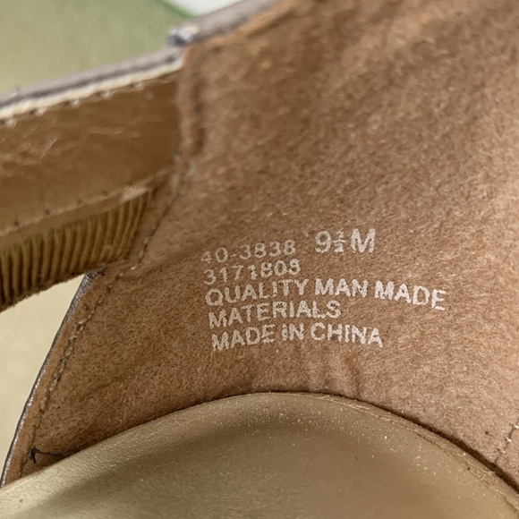 Easy Street Spry silver/gold heel, 1.75” height, size 9.5M, in original box. - Picture 10 of 10